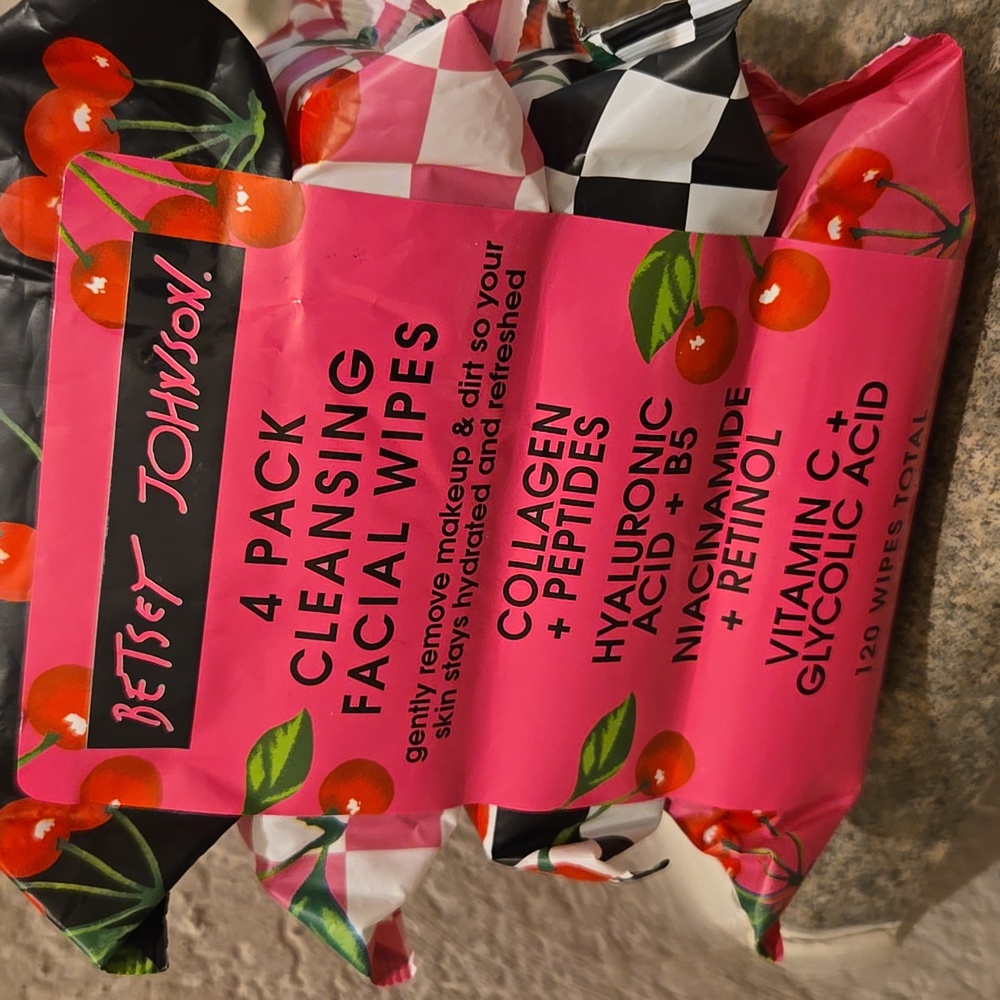 Betsey Johnson Pink Cherry 4-Pack Cleansing Facial Wipes